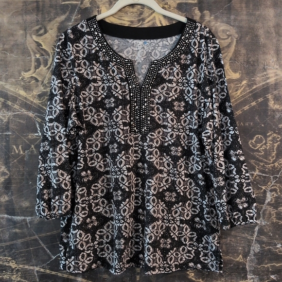 croft & barrow Tops - NWOT Croft barrow 3/4 Sleeve Top Large Rhinestone And Floral